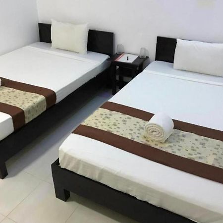 Trinco Relax Hut Hotel Trincomalee Buitenkant foto