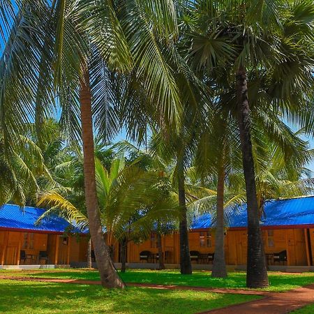 Trinco Relax Hut Hotel Trincomalee Buitenkant foto