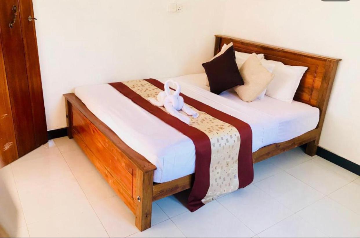 Trinco Relax Hut Hotel Trincomalee Buitenkant foto