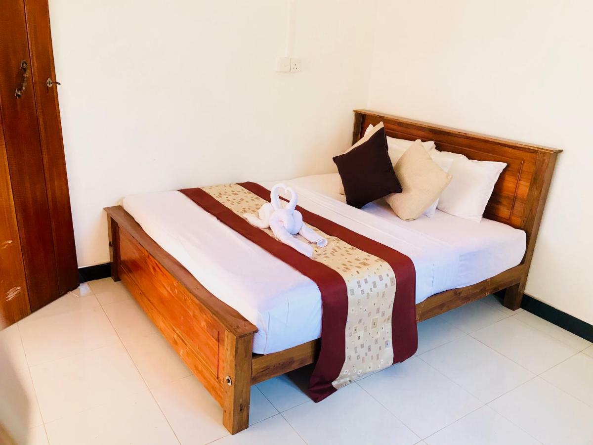 Trinco Relax Hut Hotel Trincomalee Buitenkant foto