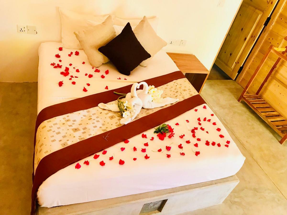 Trinco Relax Hut Hotel Trincomalee Buitenkant foto