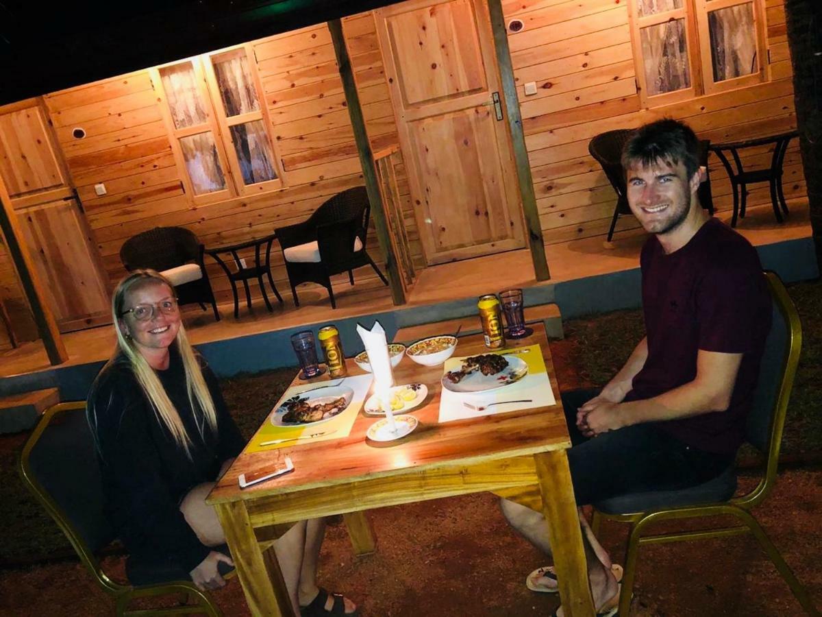 Trinco Relax Hut Hotel Trincomalee Buitenkant foto