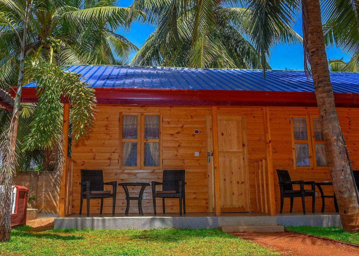 Trinco Relax Hut Hotel Trincomalee Buitenkant foto