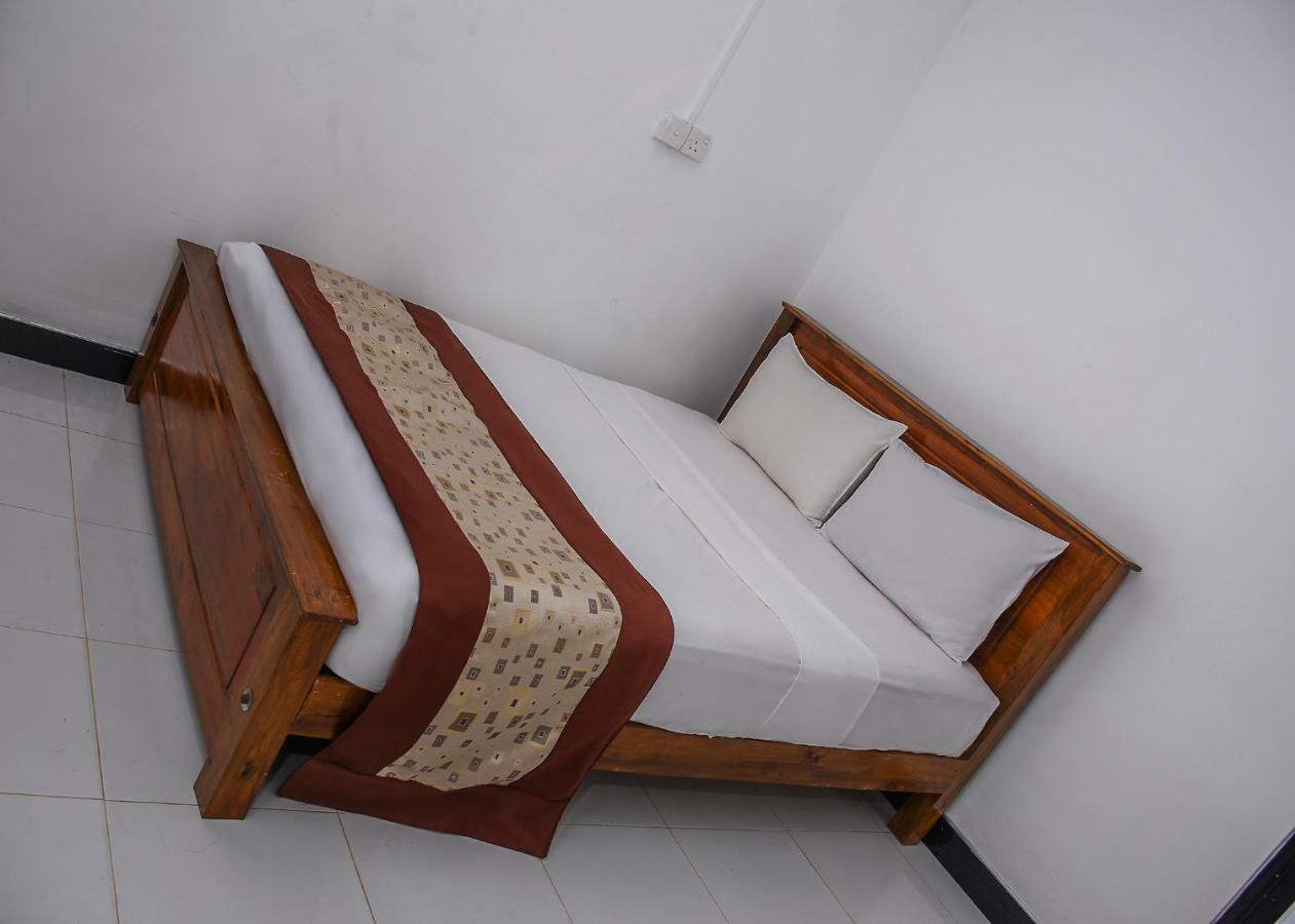 Trinco Relax Hut Hotel Trincomalee Buitenkant foto